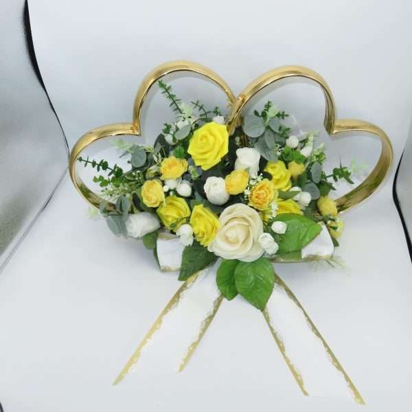 Decor masina pentru nunta inimioare decorate cu flori galben alb ILIF306004 1