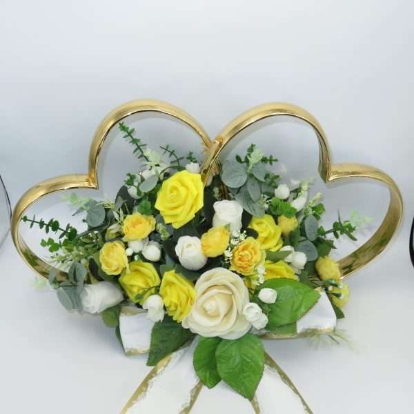 Decor masina pentru nunta inimioare decorate cu flori galben alb ILIF306004 2