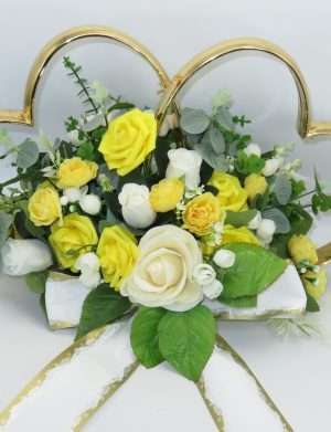 Decor masina pentru nunta, inimioare decorate cu flori, galben & alb – ILIF306004