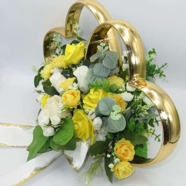 Decor masina pentru nunta inimioare decorate cu flori galben alb ILIF306004 6