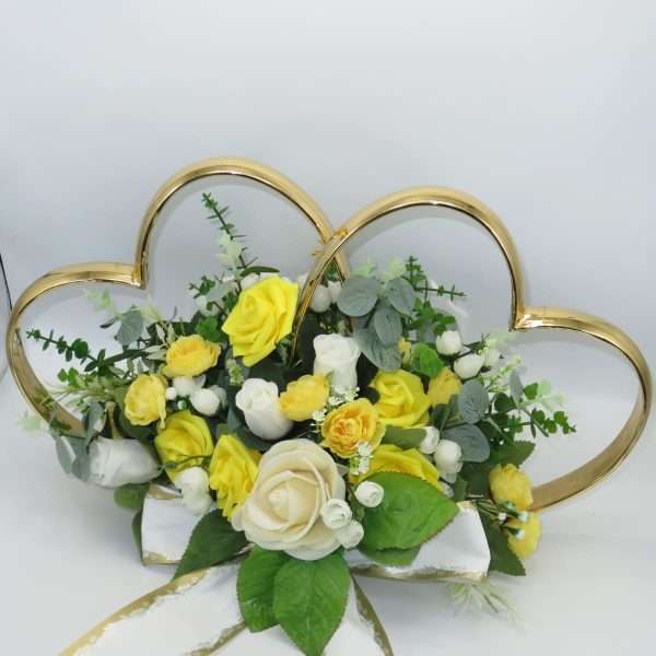 Decor masina pentru nunta inimioare decorate cu flori galben alb ILIF306004 7