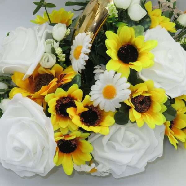 Decor masina pentru nunta verighete decorate cu flori alb galben ILIF306021 2