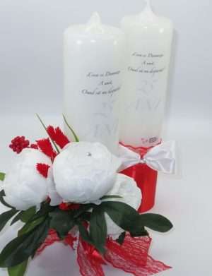 Lumanare nunta aniversare 25 ani, decorata – bujori albi de matase, rosu-alb – ILIF306008
