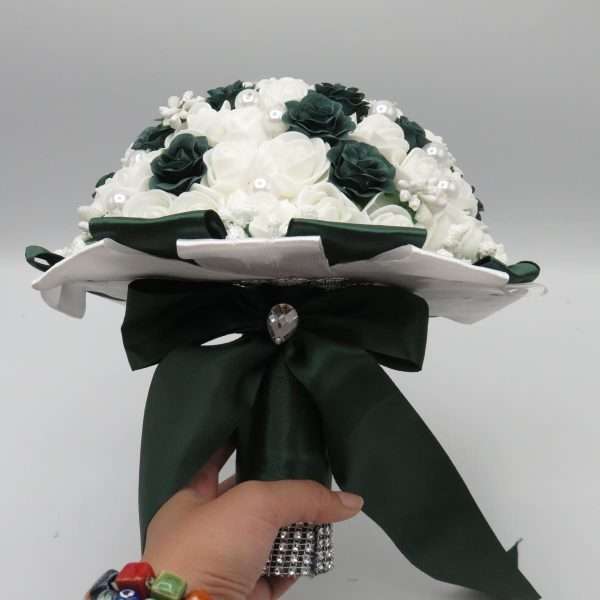 Buchet mireasa cu flori de spuma verde inchis alb ILIF307152 10