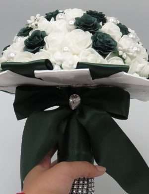 Buchet mireasa cu flori de spuma, verde inchis & alb – ILIF307152