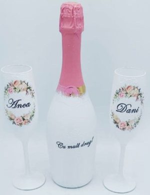 Cadou Nunta, sticla vin spumant si 2 pahare decorate manual, model deosebit – FEIS307007