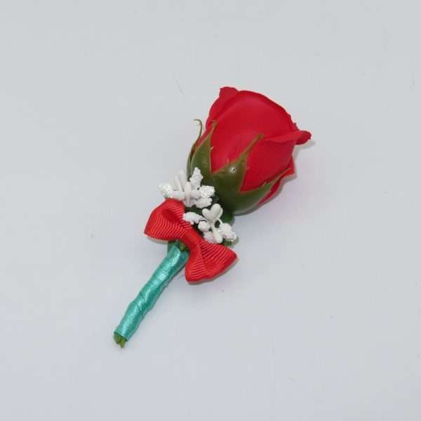 Cocarda de pus in piept cu trandafir de sapun rosu ILIF307054 1