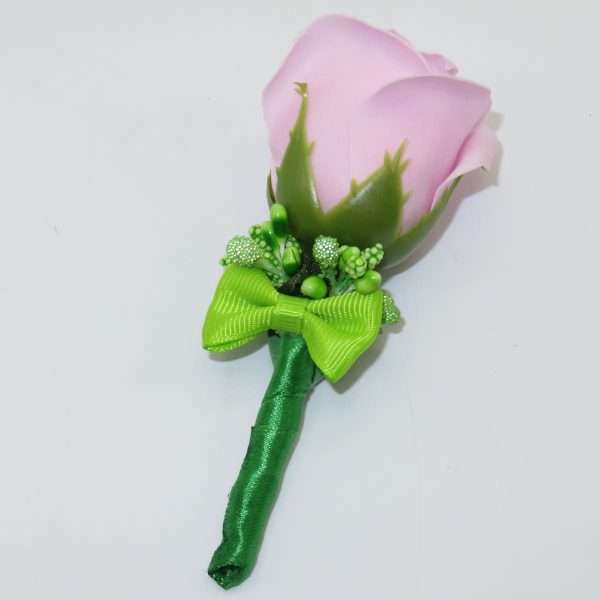 Cocarda de pus in piept cu trandafir de sapun roz ILIF307055 1