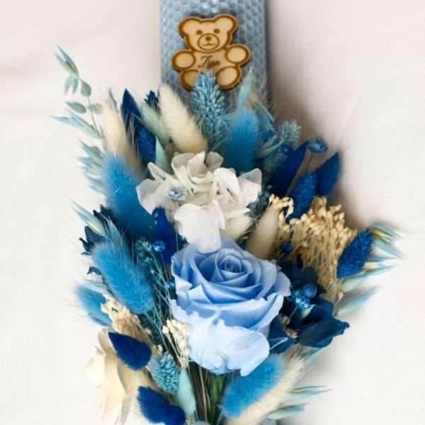 Lumanare botez personalizata ceara naturala si aranjament floral nuante de albastru AMB307002 4