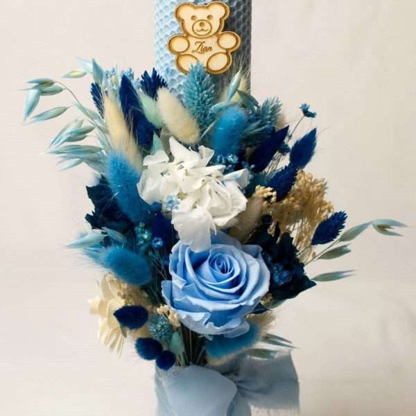 Lumanare botez personalizata ceara naturala si aranjament floral nuante de albastru AMB307002 5