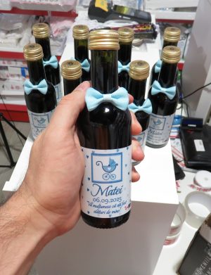 Marturie botez baietel, sticluta vin cu eticheta personalizata – ILIF307133