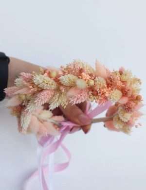 Coronita din flori uscate, alb/roz pal – SAMB308001