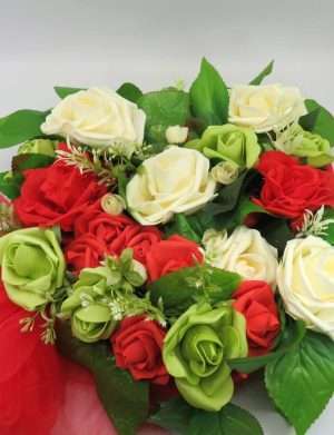 Decor masina pentru nunta, aranjament cu flori – verde, alb & rosu – ILIF308005