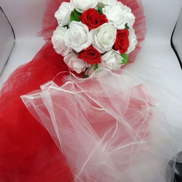 Decor masina pentru nunta cu tulle si trandafiri din spuma rosu alb ILIF308007 7