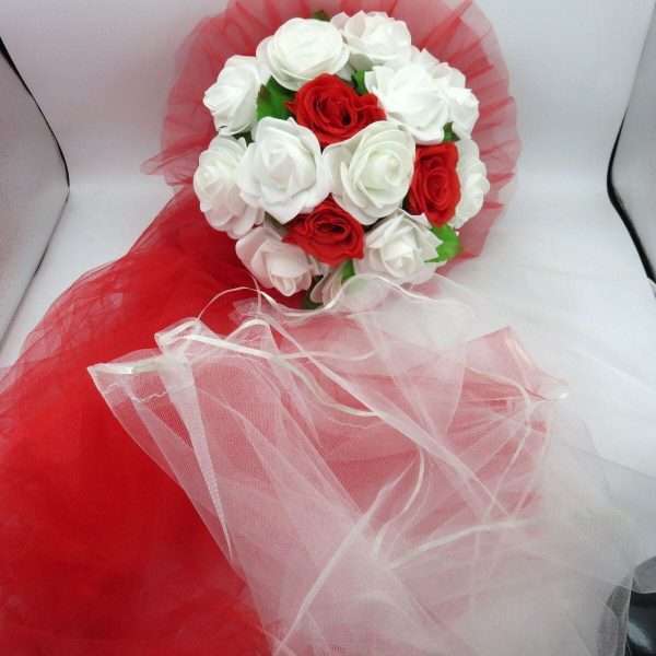 Decor masina pentru nunta cu tulle si trandafiri din spuma rosu alb ILIF308007 9