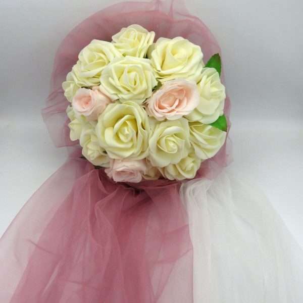 Decor masina pentru nunta cu tulle si trandafiri din spuma roz alb ILIF308008 5