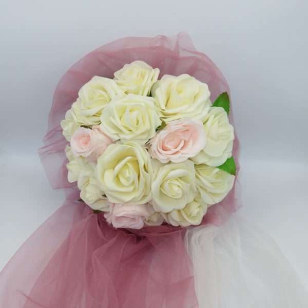Decor masina pentru nunta cu tulle si trandafiri din spuma roz alb ILIF308008 6