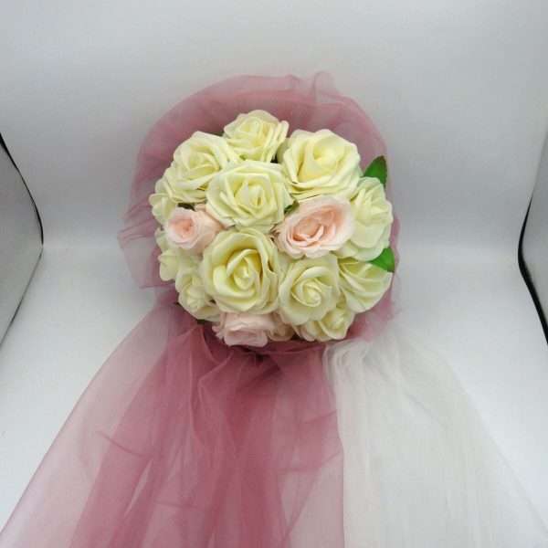 Decor masina pentru nunta cu tulle si trandafiri din spuma roz alb ILIF308008 7