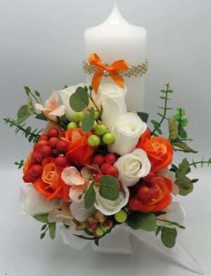 Lumanare cununie, decorata cu flori piersicii/portocalii din matase – PRIF308013
