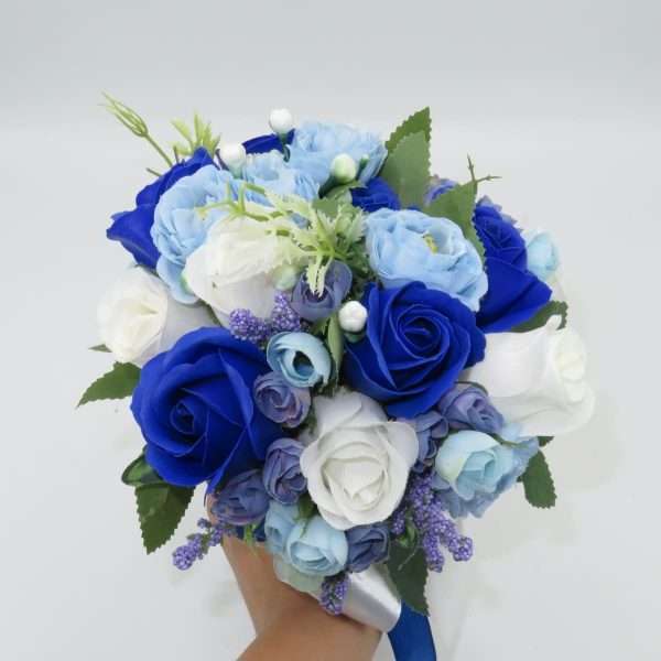 Buchet mireasanasa cu flori de matase alb albastru ILIF309008 4