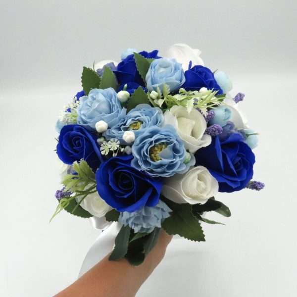 Buchet mireasanasa cu flori de matase alb albastru ILIF309008 5
