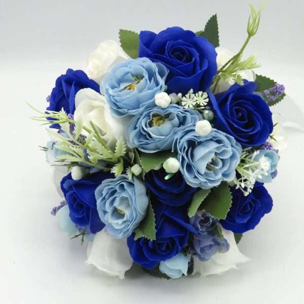 Buchet mireasanasa cu flori de matase alb albastru ILIF309008 6