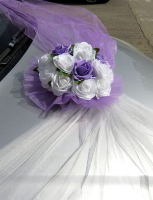 Decor masina pentru nunta cu tulle si trandafiri din spuma, mov – ILIF309053