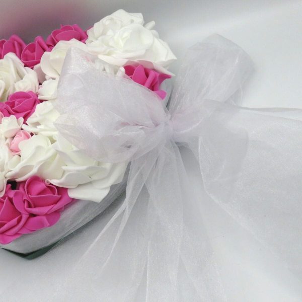 Decor masina pentru nunta cu tulle si trandafiri din spuma roz alb ILIF309034 3