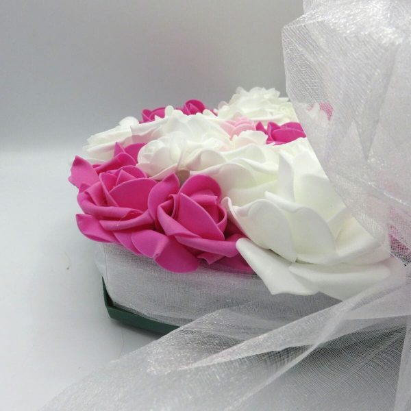 Decor masina pentru nunta cu tulle si trandafiri din spuma roz alb ILIF309034 6