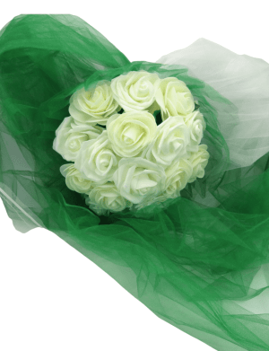 Decor masina pentru nunta cu tulle si trandafiri din spuma, verde-alb – ILIF309032