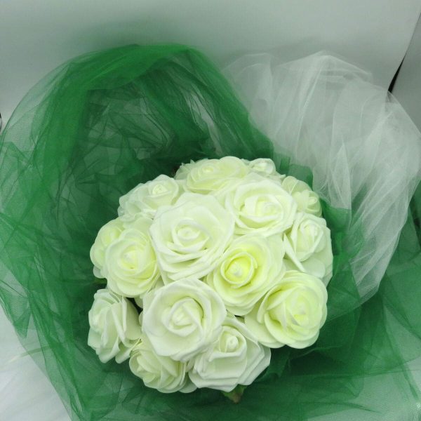 Decor masina pentru nunta cu tulle si trandafiri din spuma verde alb ILIF309032 4