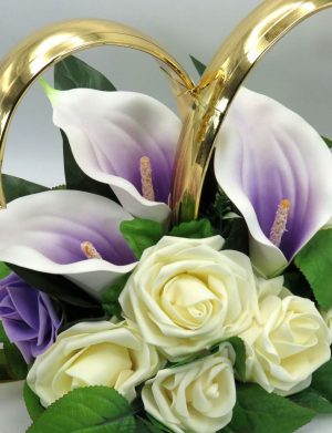 Decor masina pentru nunta, inimioare decorate cu trandafiri si cale, alb-lila – ILIF309048
