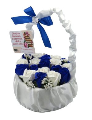 Aranjament cadou pentru cadre didactice, cu flori de sapun in cosulet, albastru regal – ILIF310040