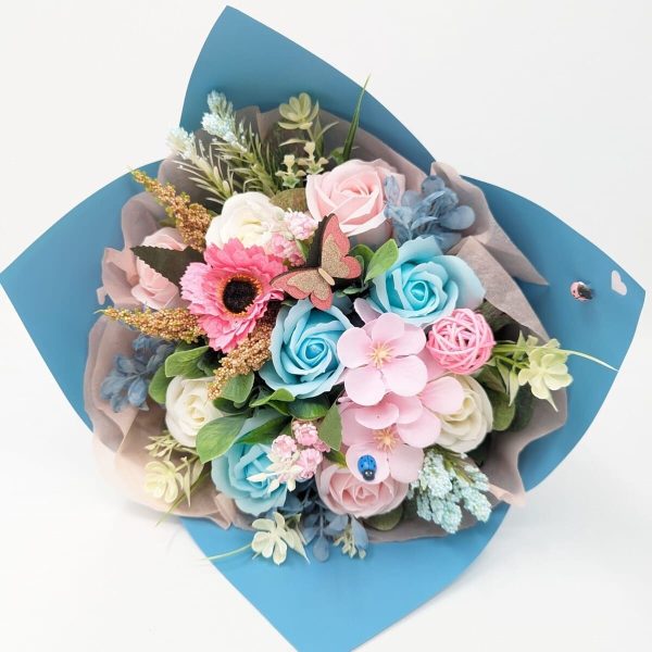 Buchet cadou cu flori de sapun, bleu roz – DSPH310015 (1)