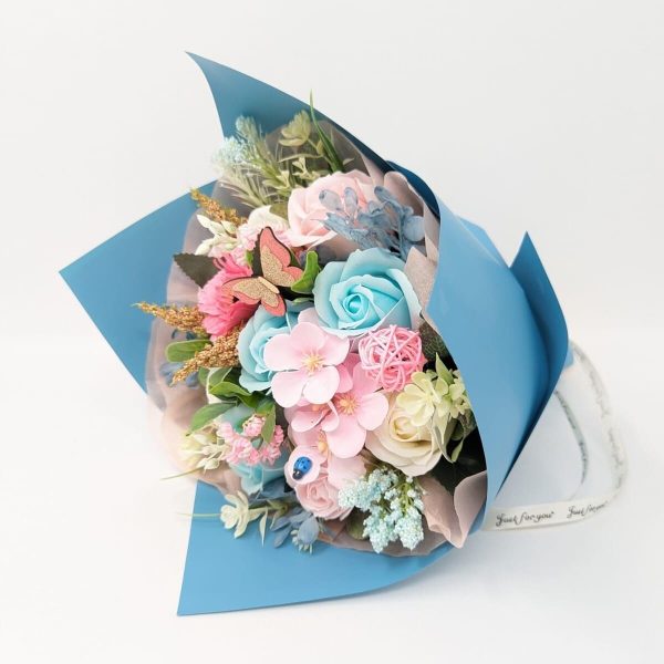 Buchet cadou cu flori de sapun, bleu roz – DSPH310015 (2)