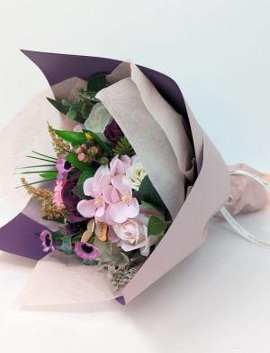 Buchet cadou cu flori de sapun, mov – DSPH310018