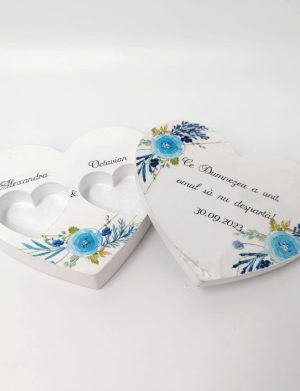 Cutie verighete in forma de inima, model personalizat- Flori Albastre – DSPH310024