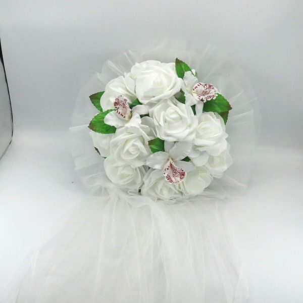 Decor masina pentru nunta, crini & trandafiri albi din spuma ILIF310029 (1)