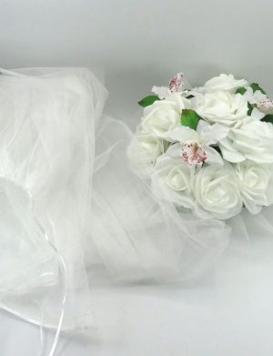 Decor masina pentru nunta, crini & trandafiri albi din spuma – ILIF310029
