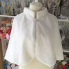 Bolero mireasa, alb cu blanita, cu brosa, fara maneci ILIF311024 (5)