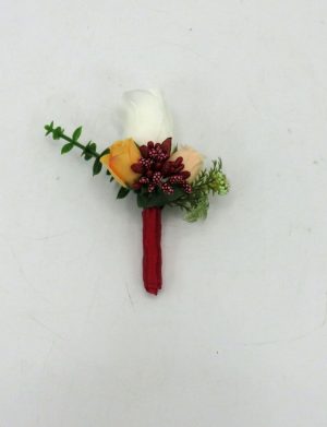 Cocarda de pus in piept cu flori de matase si stamine – ILIF311011
