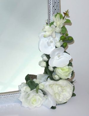 Oglinda miresei lucrata cu flori de matase, alb – ILIF311033