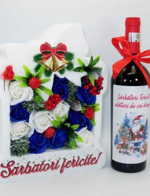 Set cadou Craciun, aranjament floral si sticla vin – Sarbatori Fericite 1 – ILIF311049