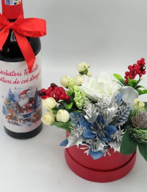 Set cadou Craciun, aranjament floral si sticla vin – Sarbatori Fericite 4 – ILIF312015