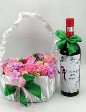 Cadou Cerere Nasi Cununie – sticla vin personalizata & cos cu flori m2 – ILIF402011