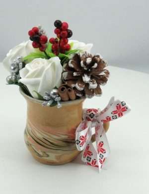 Aranjament cadou de Craciun, cana de lut cu flori de sapun – ILIF403019
