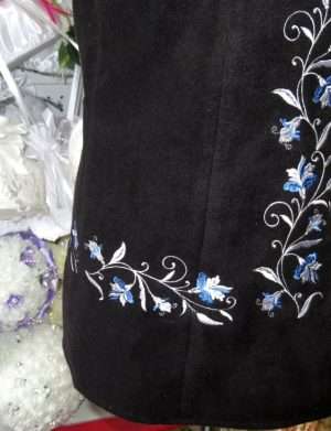 Vesta de dama brodata, croita in Romania, alb-bleu – LLDJ403006