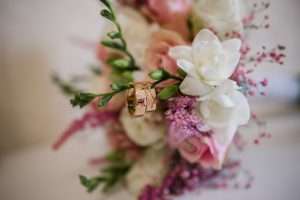 Read more about the article Cum se aleg accesoriile pentru o nuntă care are loc primăvara