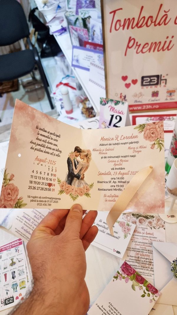 Invitatie nunta tip Carte, cu fundita, flori in nuante de roz, fuzzy pink, dust pink si miri – MIBC404005 (3)