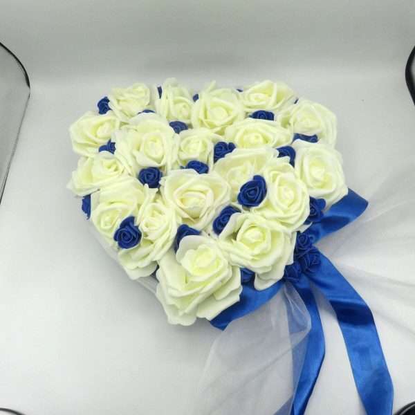 Decor masina pentru nunta cu tulle si trandafiri din spuma, albastru alb ILIF406007 (2)